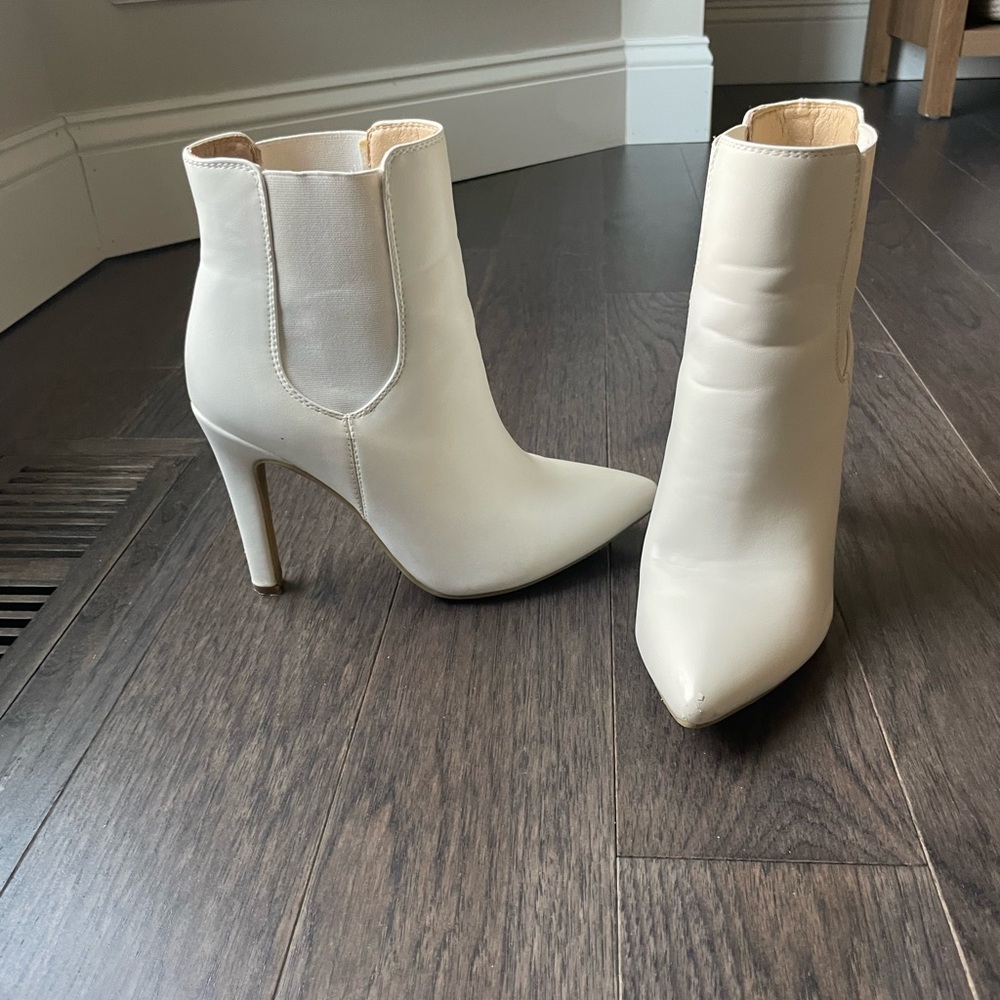 White High Heeled Ankle Boots with Pointed Toe and Stiletto Heel